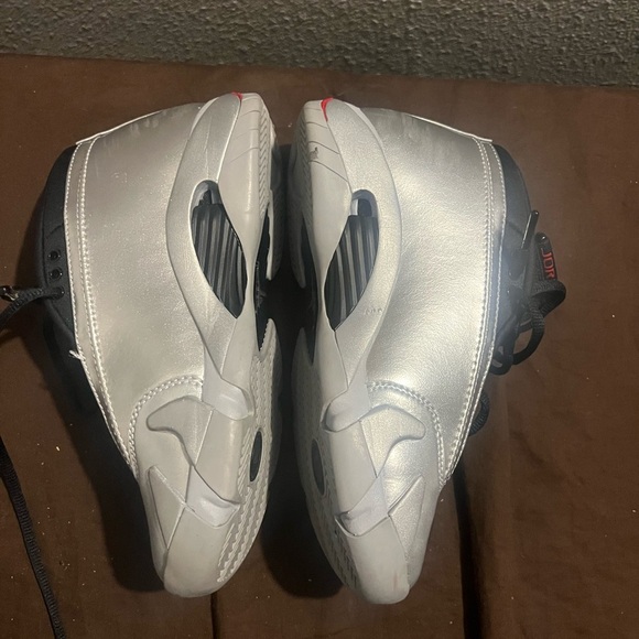 Jordan 14 Retro Metallic Silver fits kids size 5 Preowned - Picture 3 of 7
